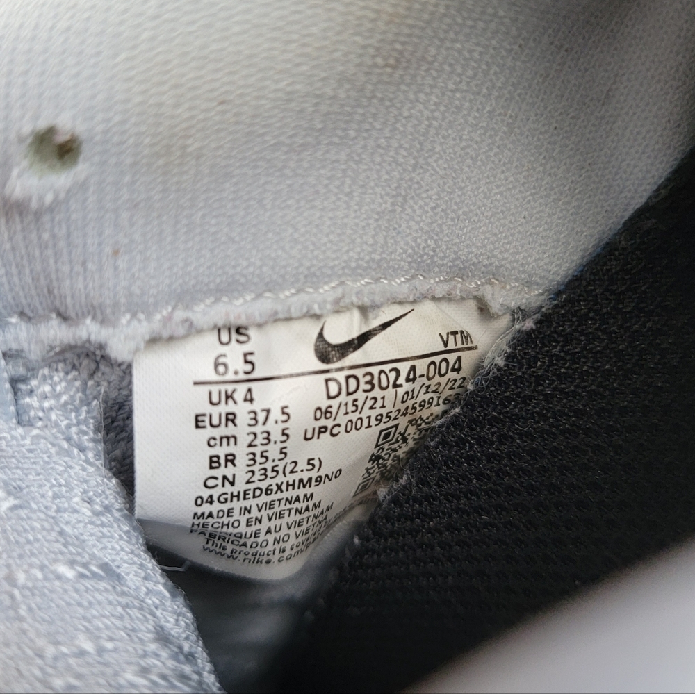 Nike Women's Light Gray React Infinity Flyknit - Picture 5 of 10